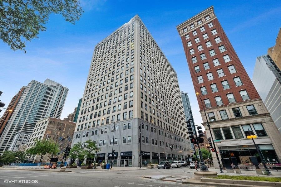 910 S Michigan Avenue #705