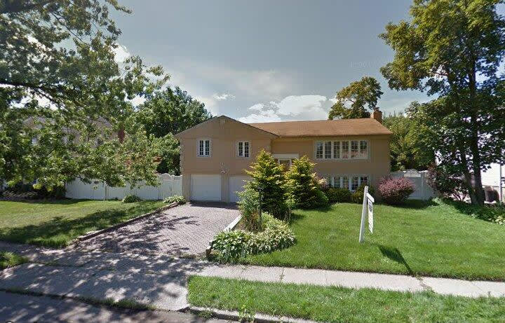 41 Fox Ln, Jericho