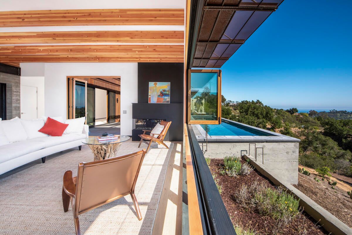 231 West Mountain Dr