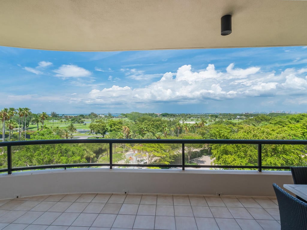 435 L Ambiance Dr, #L407