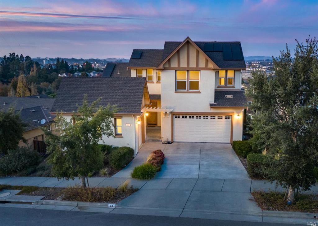 221 Jacquelyn Ln