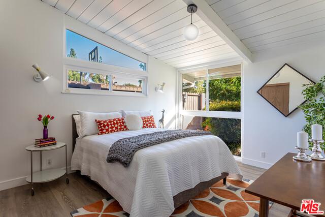 22835 Calabash St, Woodland Hills, CA