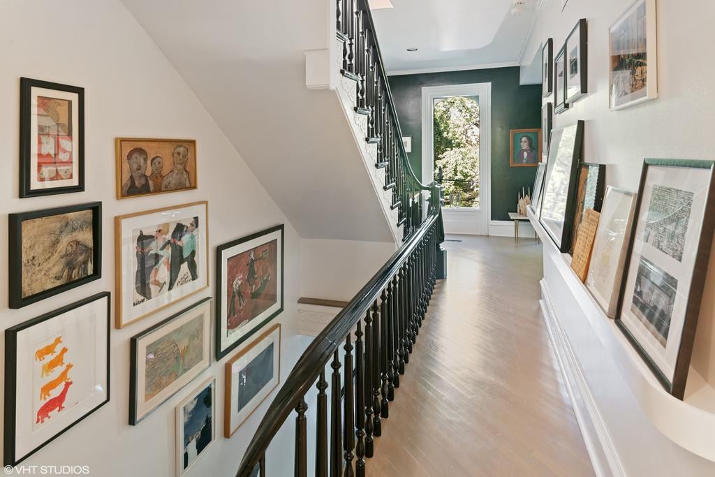 855 W Webster Ave