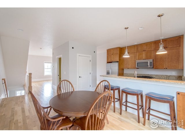 998 W Elm St