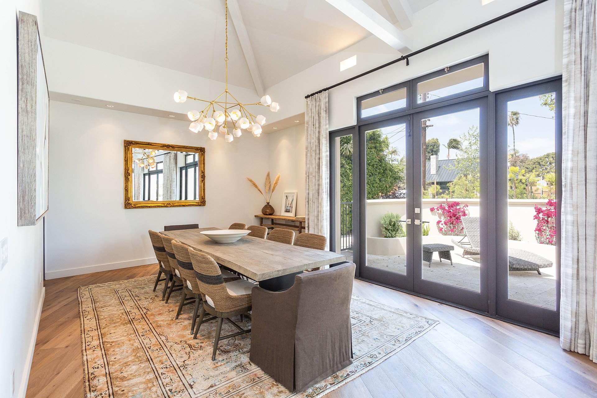 2943 Club Dr, Cheviot Hills
