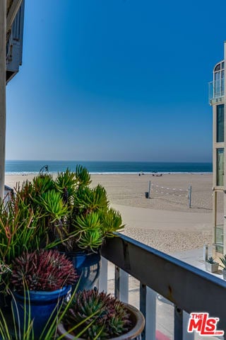 4001 1/2 Ocean Front Walk, Los Angeles, CA 90292