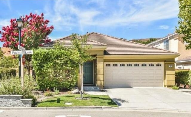 401 Fuchsia Ln