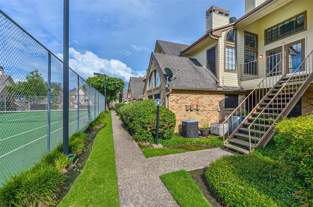 2425 Holly Hall Street Unit: 92F