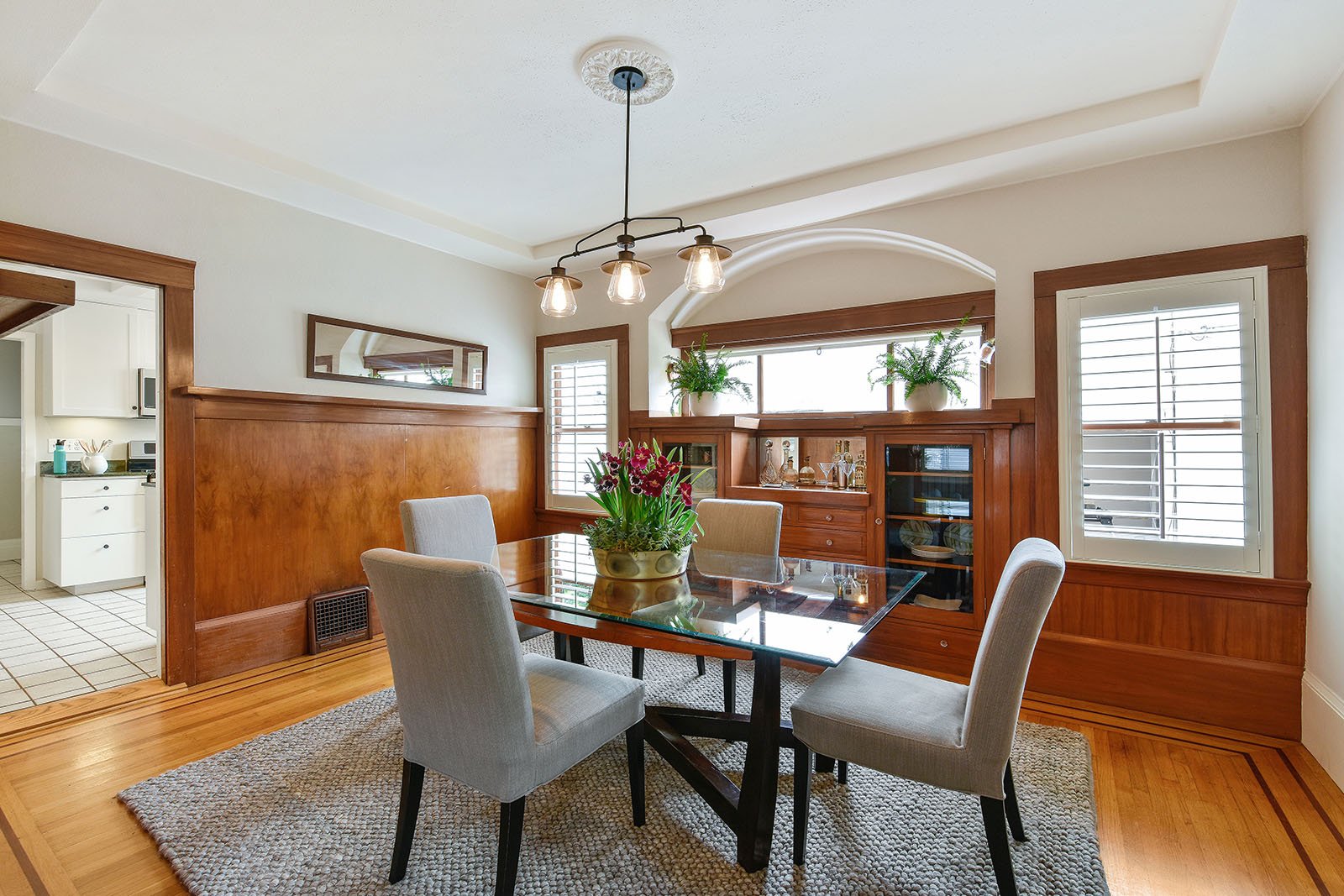 4026 Lakeshore Ave.