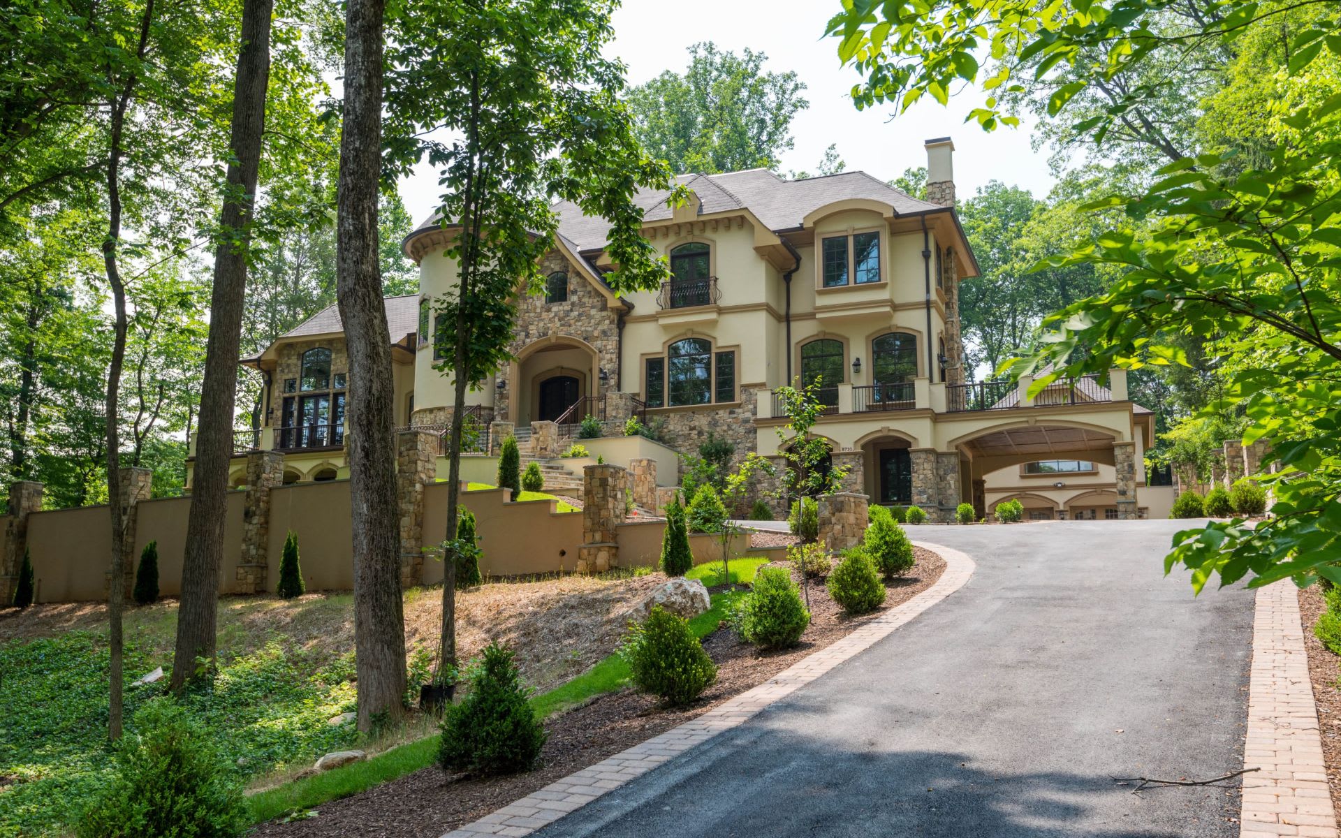 8710 Fernwood Rd