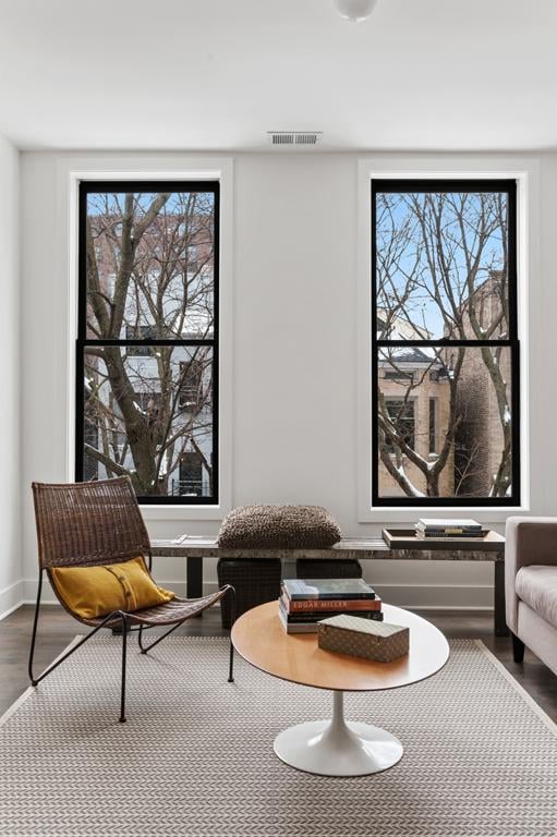 2750 N Kenmore Avenue # 2F