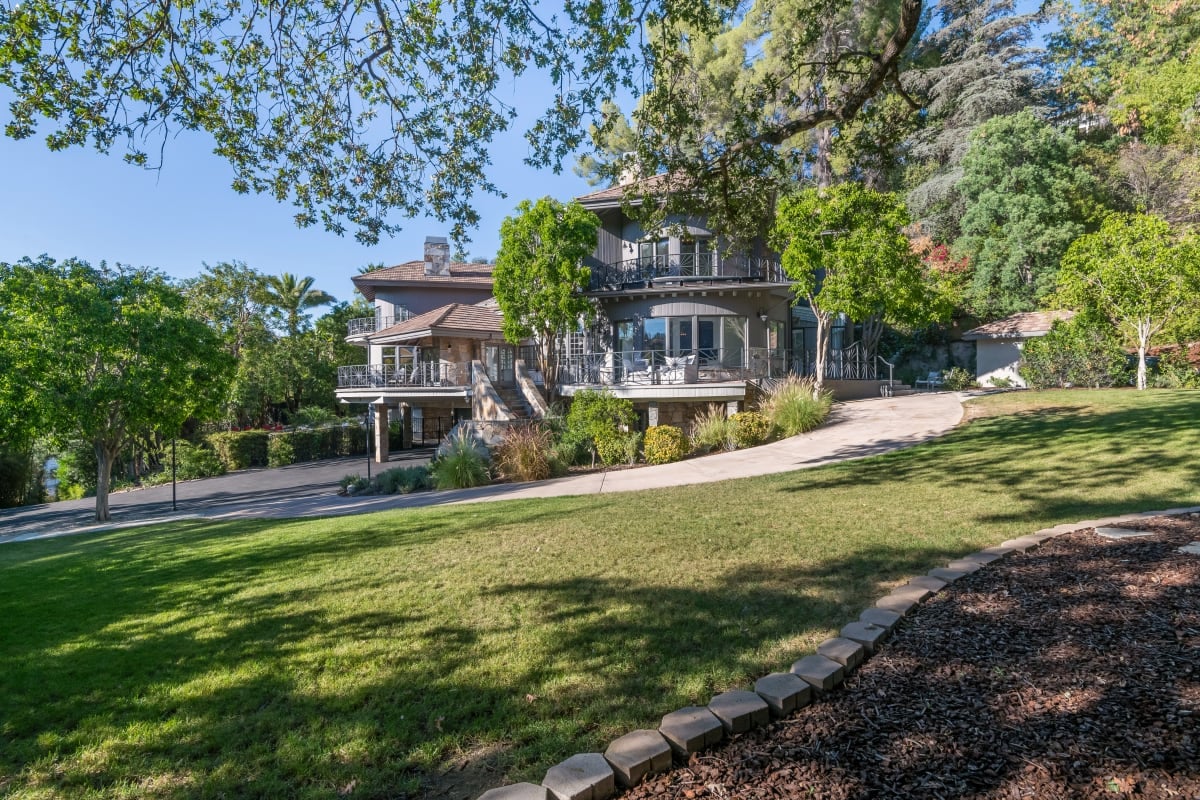 LA Times: Tomer Fridman Sells Tom Petty's Former Mansion