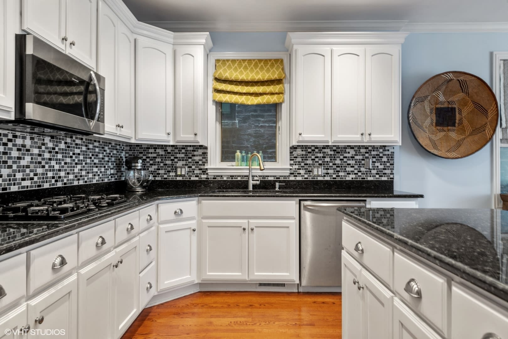 2055 W Belmont #2