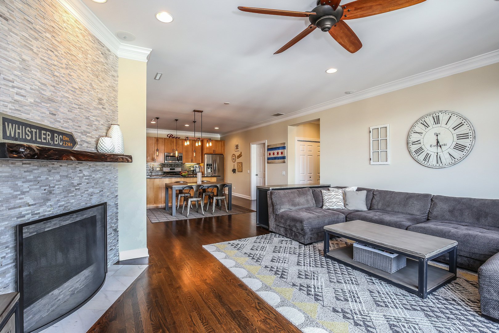 2107 W Belmont #4B