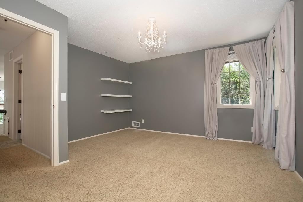 Charming in Eden Prairie!