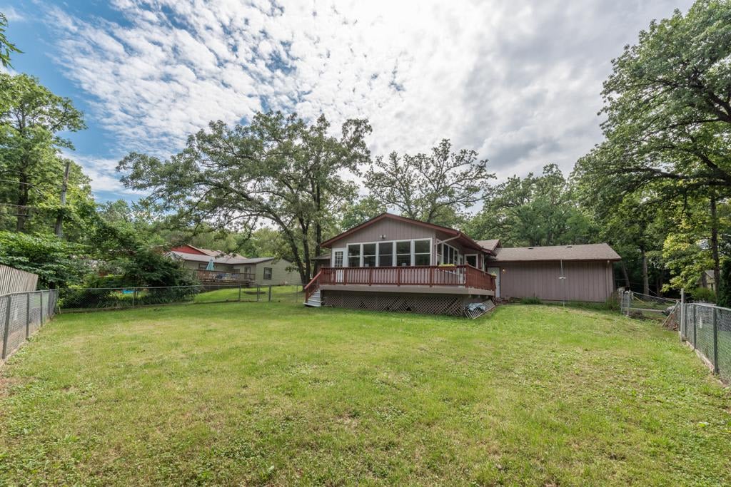 312 Locust Dr., Lake In The Hills, IL 60156