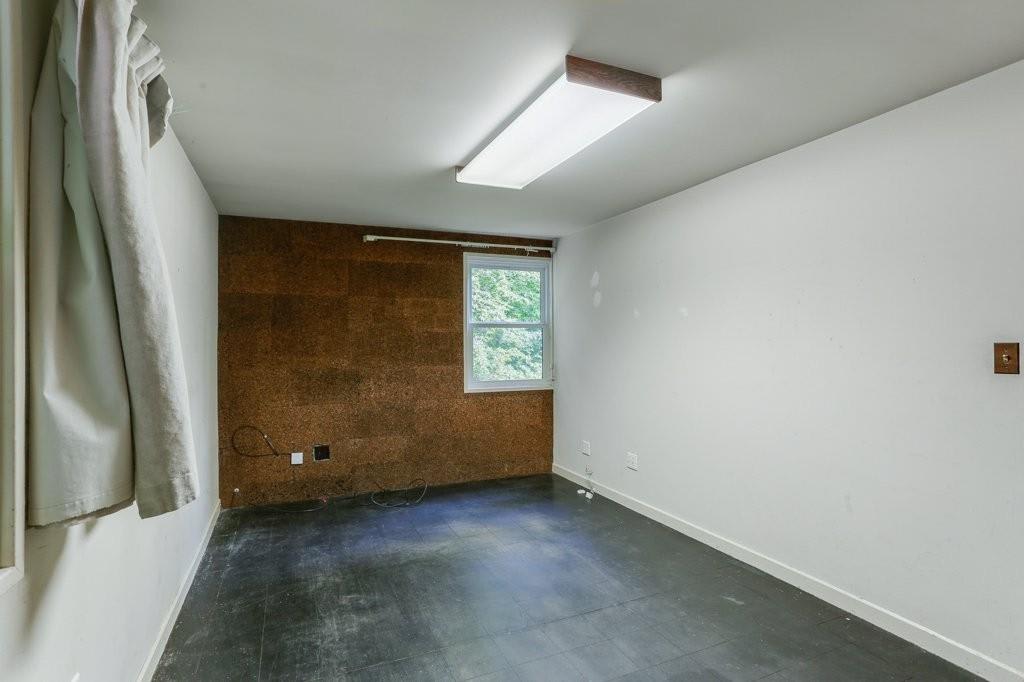 215 The Valley Road