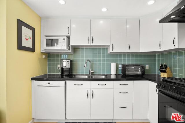 Updated Townhouse Style Condo