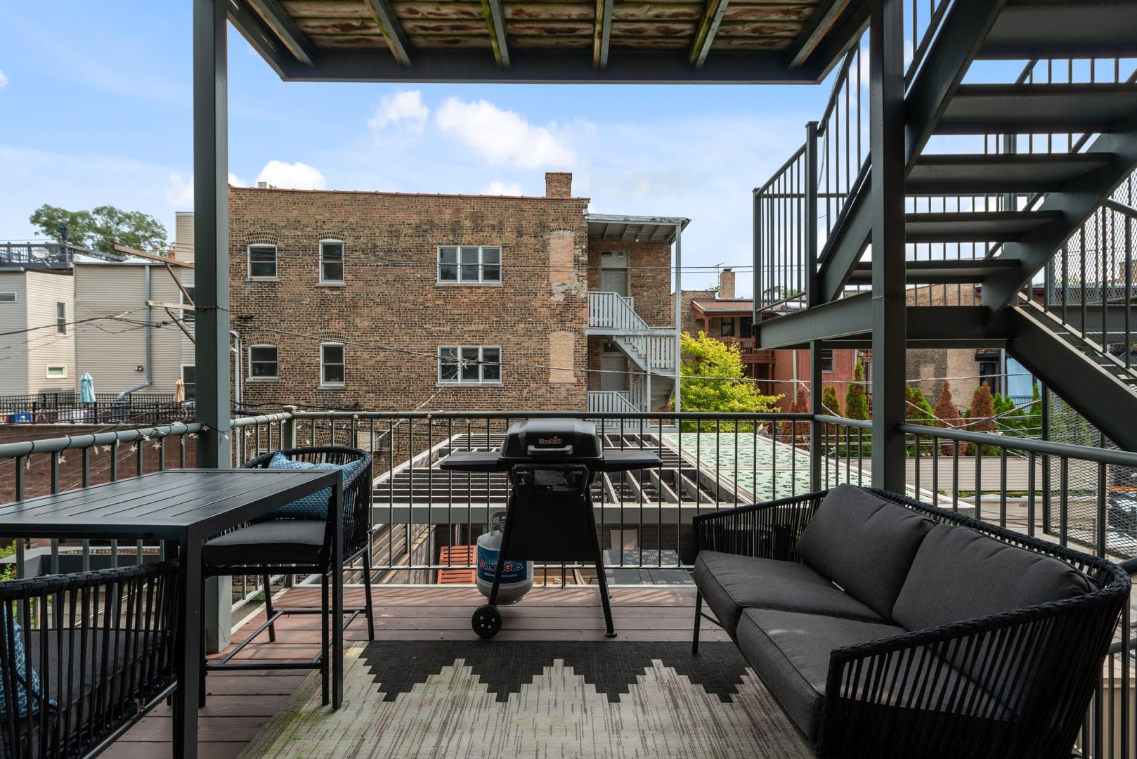 3743 N Kenmore