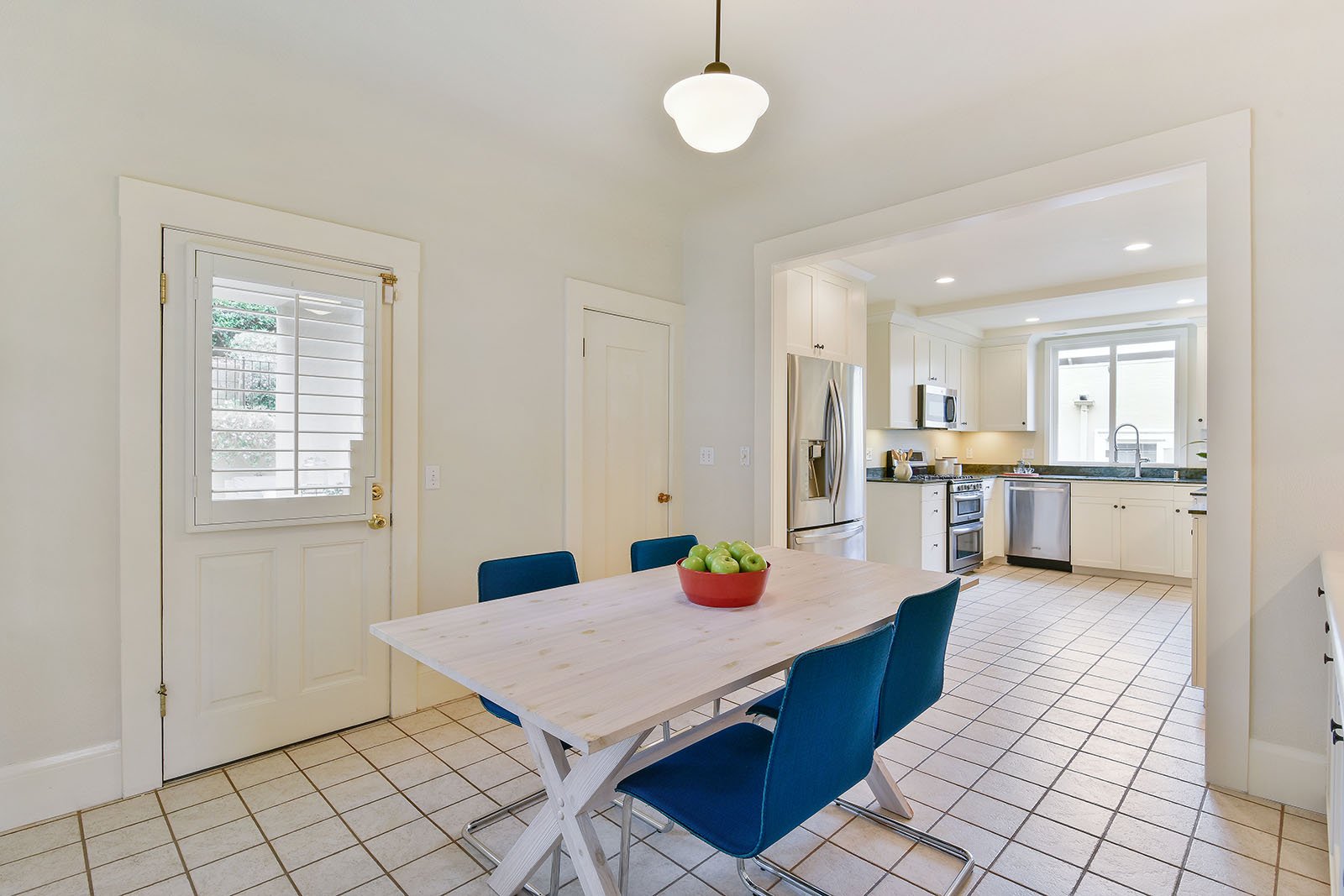 4026 Lakeshore Ave.