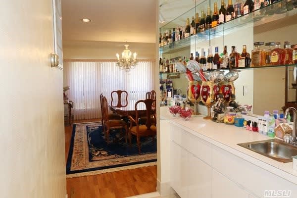 240 Willis Ave, Syosset