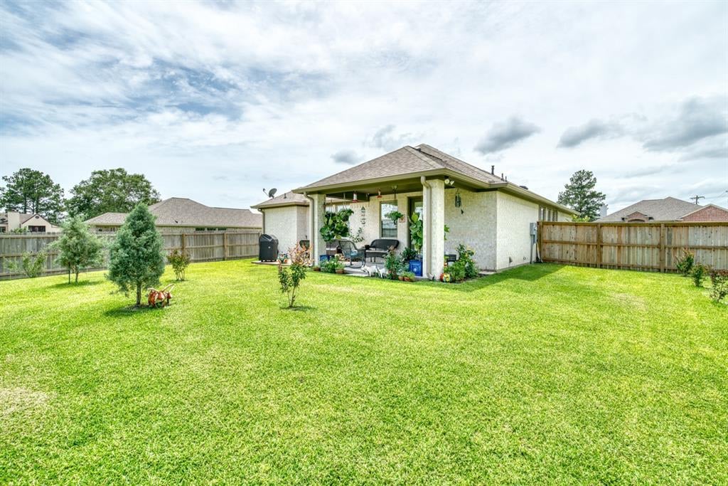 37 Briarwood Ln Bellville, Tx 77418