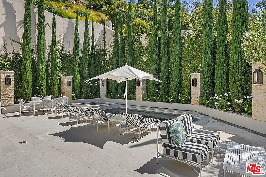 Paradise Retreat