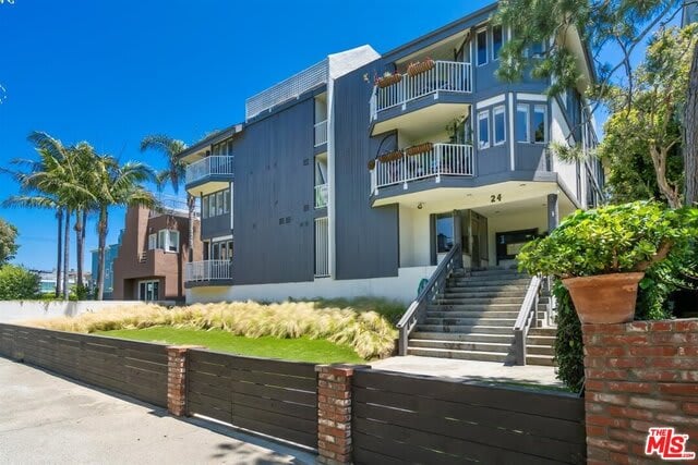 24 Westwind Street, Unit F  Marina del Rey, CA 90292