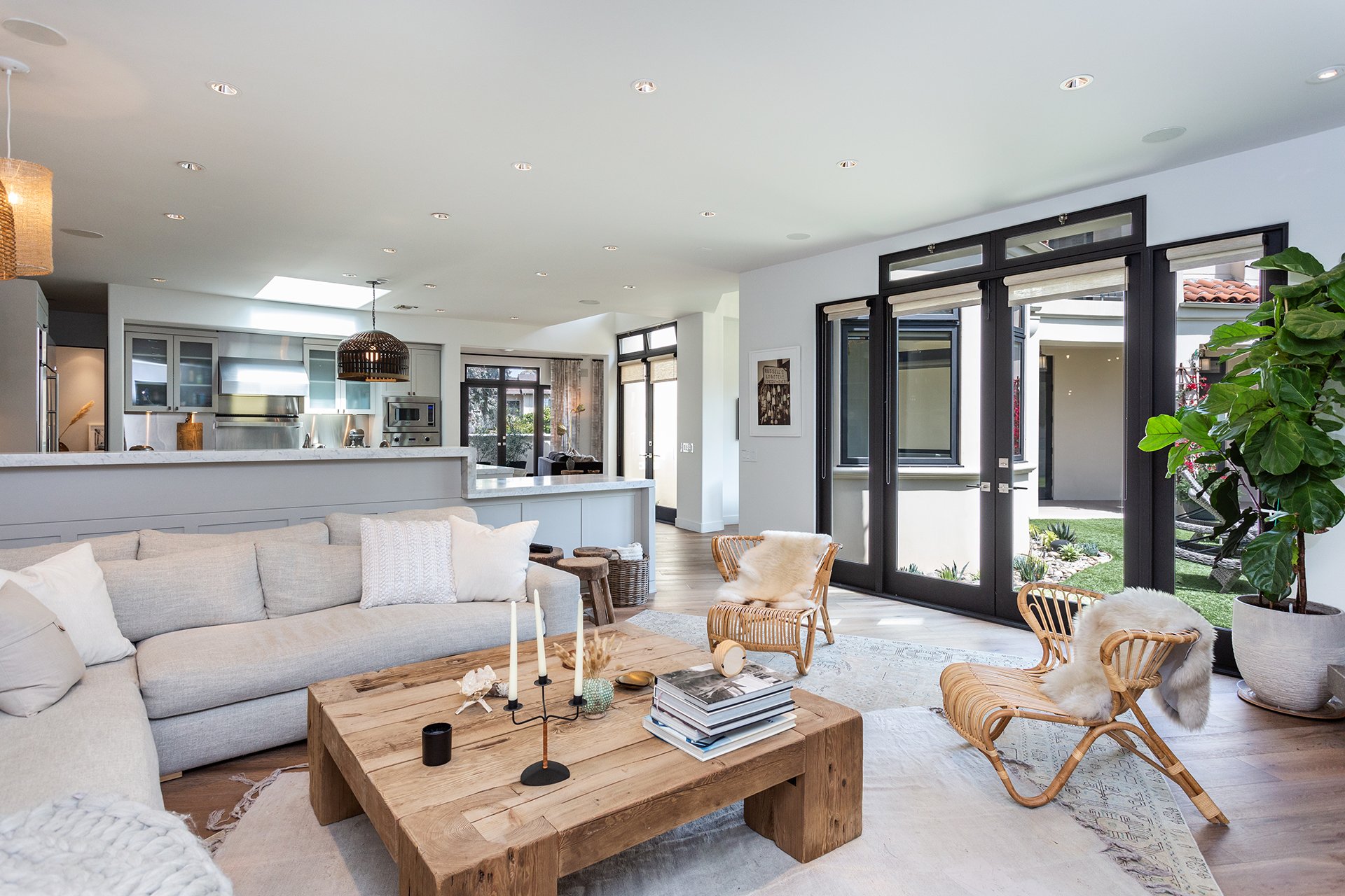 2943 Club Dr, Cheviot Hills