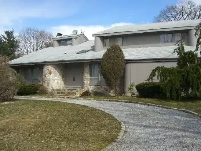 55 Willis Ln, Muttontown