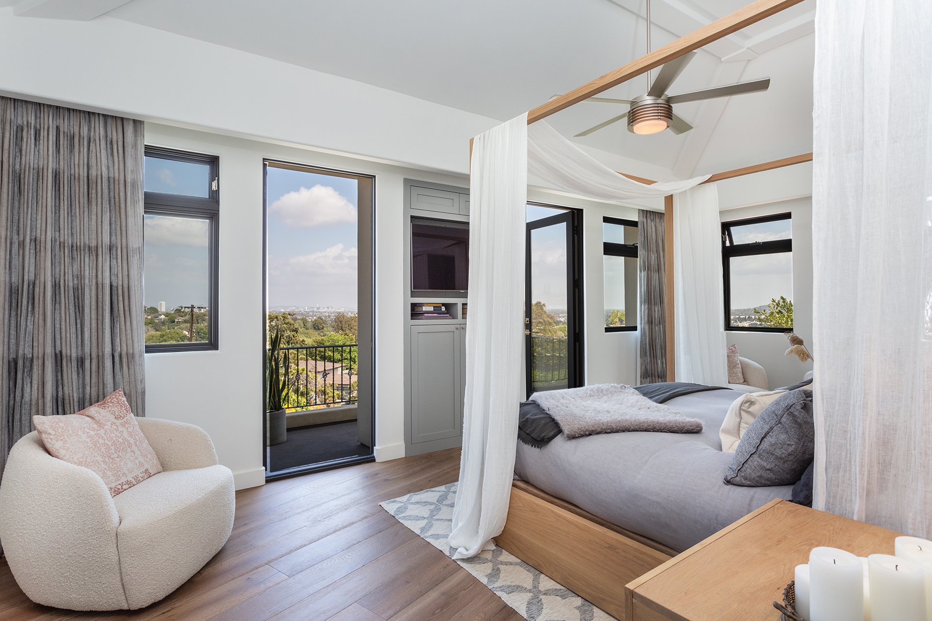 2943 Club Dr, Cheviot Hills