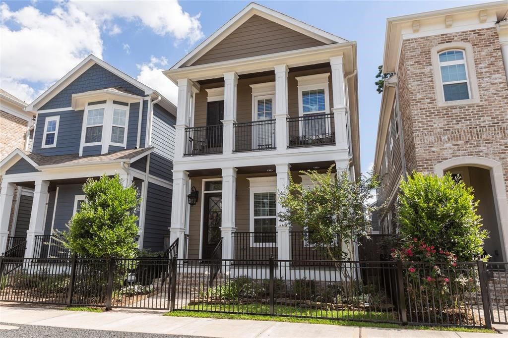 408 W 27th St