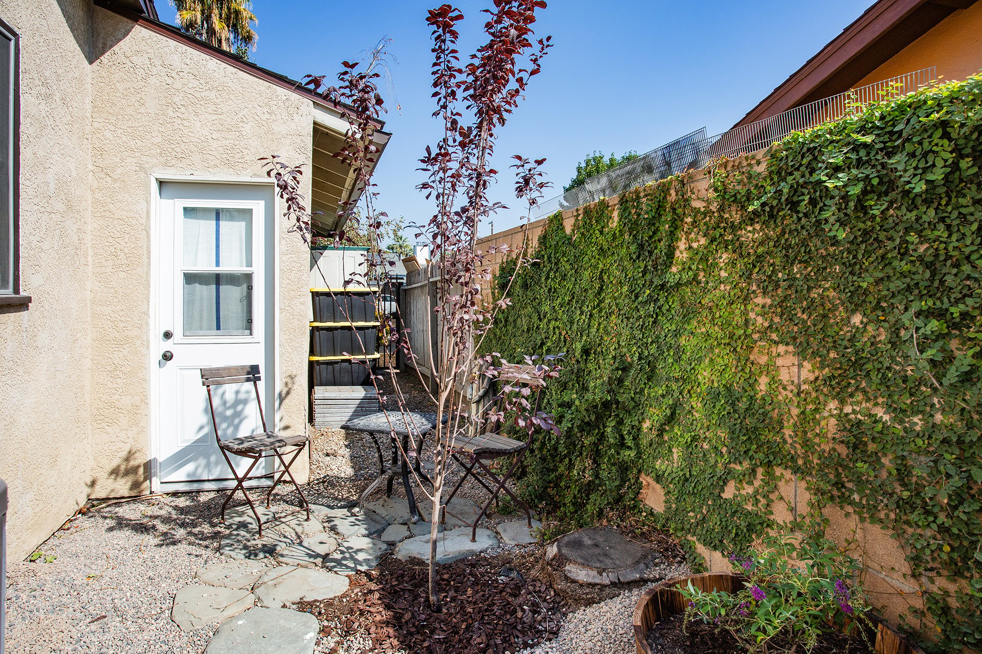 23728 Tiara St, Woodland Hills