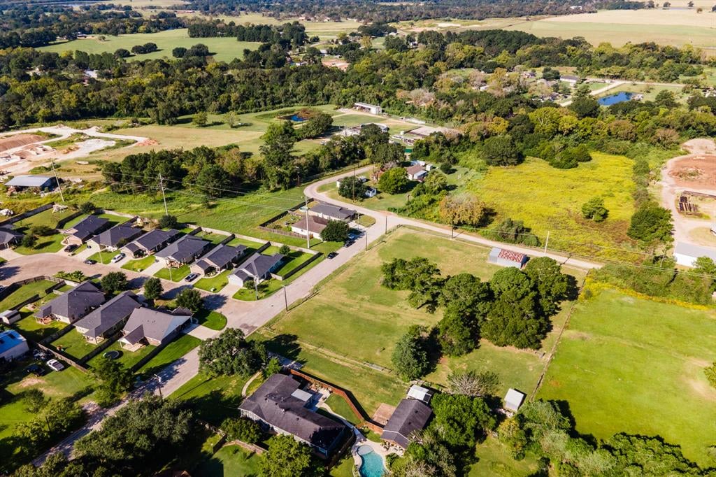 210 W Chatham St Bellville, Tx 77418