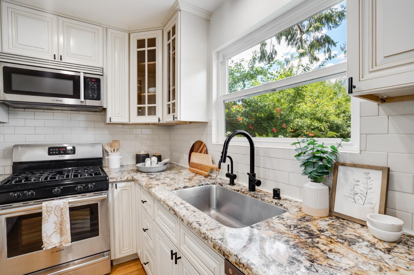 15720 Loma Vista Ave, Los Gatos, CA 95032-3637