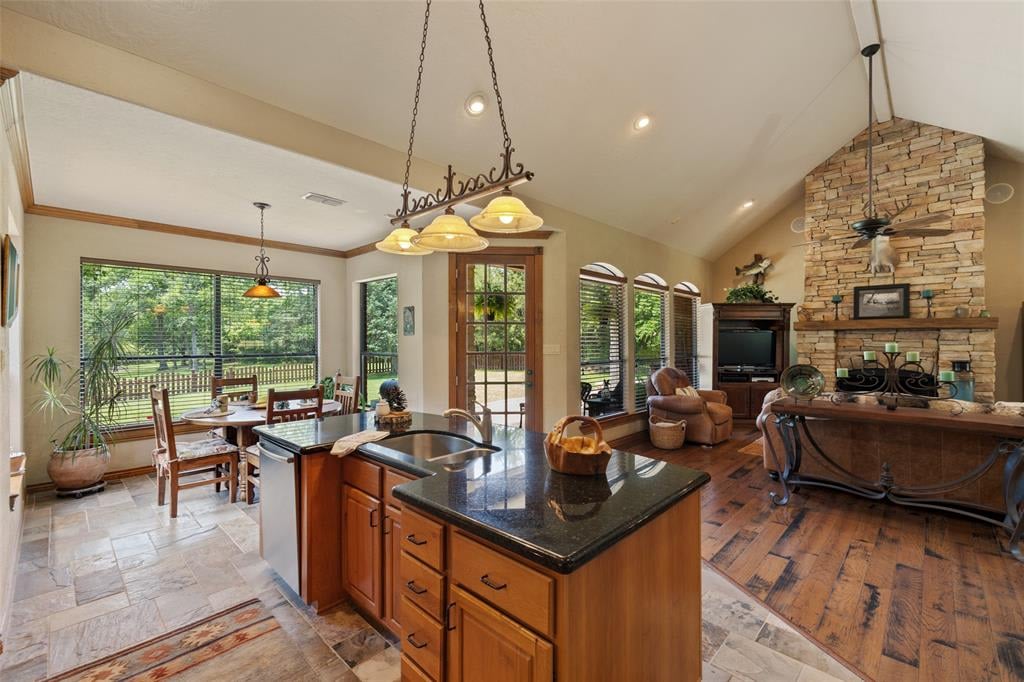 540 Walnut Dr Bellville, Tx 77418