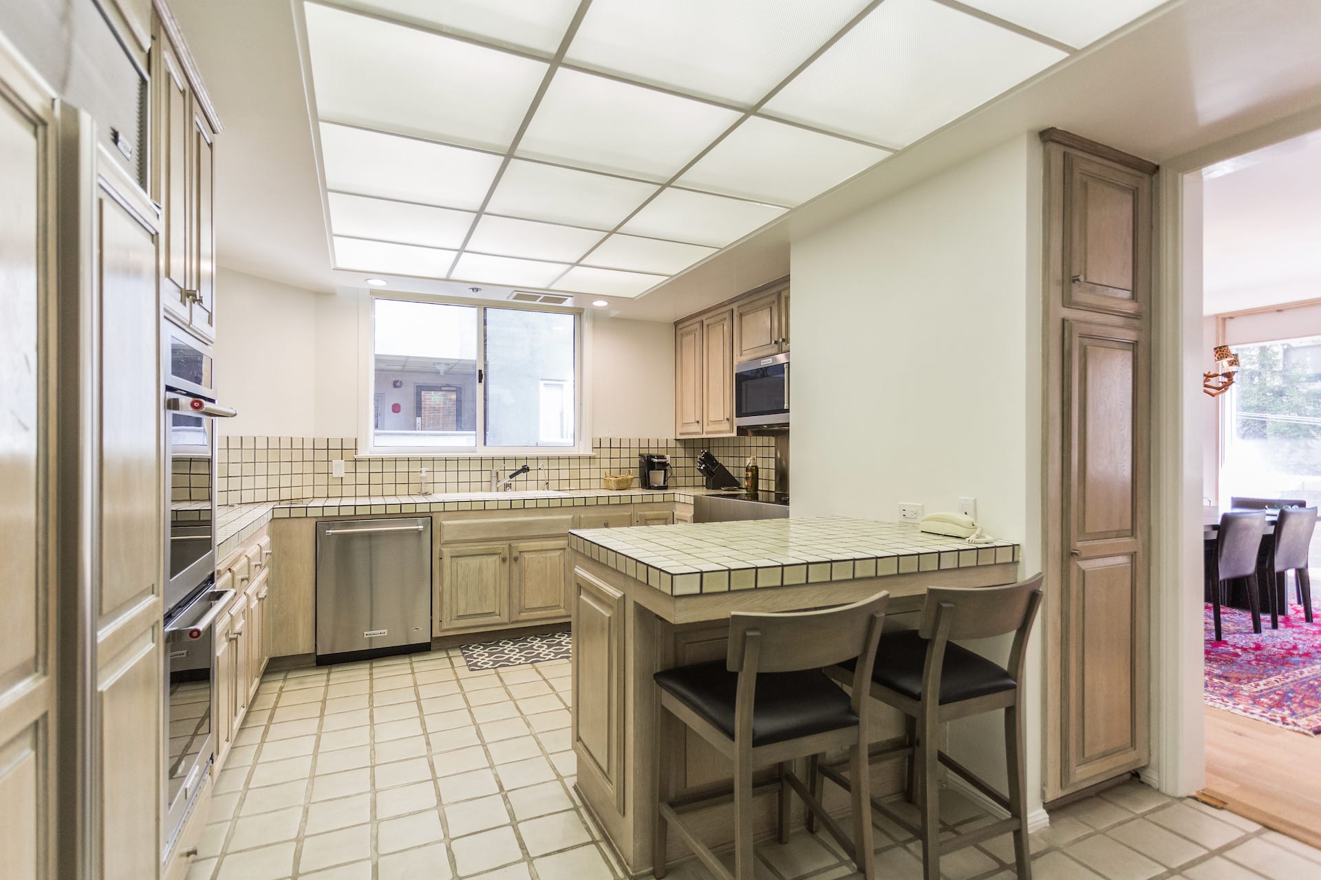 Wilshire Thayer #204, Wilshire Corridor