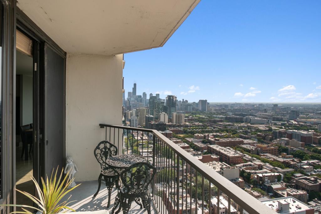 1560 N Sandburg Terrace # 4115