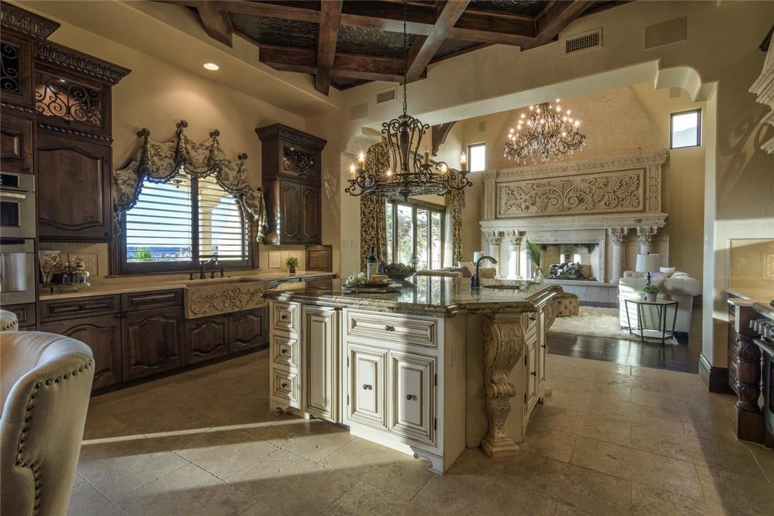 305 Bisset Ct