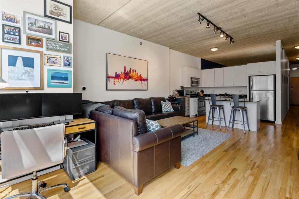 Bright River North Condo: 630 N Franklin St, #604