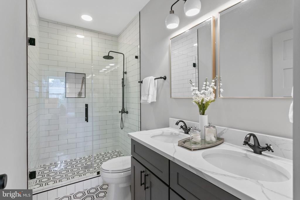 39 Adams St NW