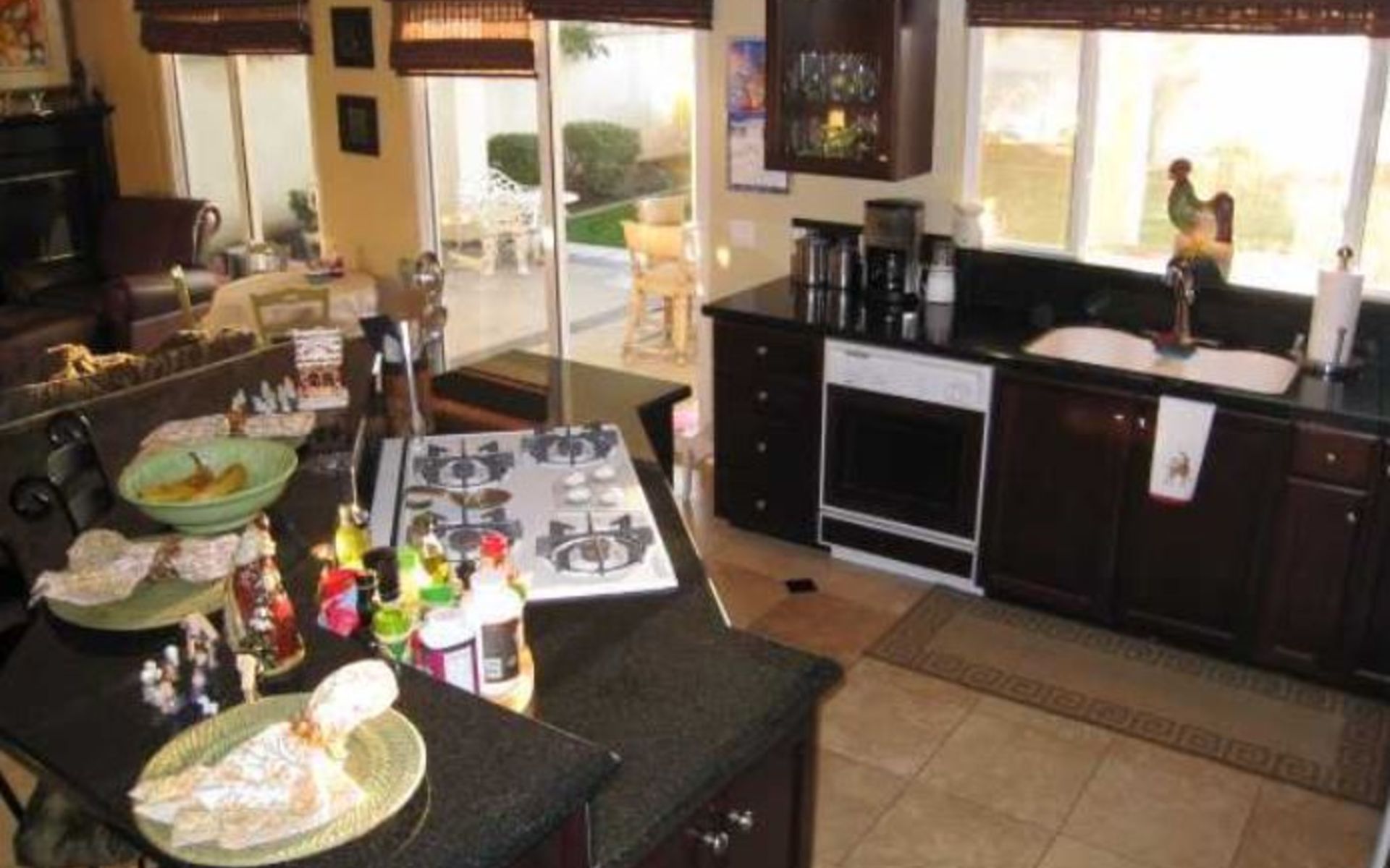 5233 Los Robles Dr