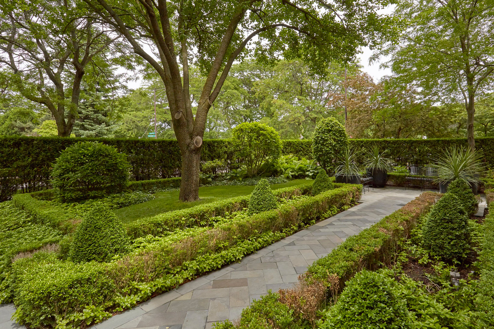 Uptown Lakefront Oasis: 801 W Castlewood Ter