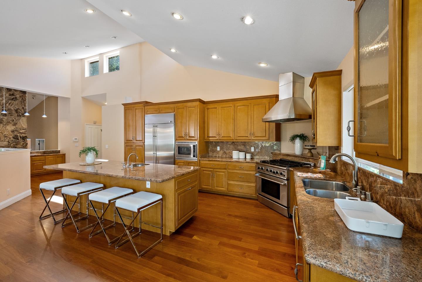 18260 Lakeview Ct Los Gatos, CA 95033
