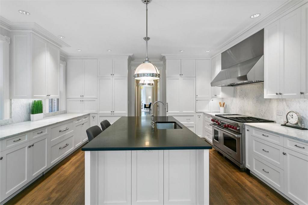  3127 P St NW