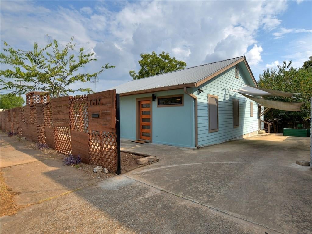 1717 Rosewood Ave