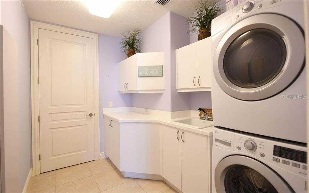 2050 Benjamin Franklin Drive Unit: B903