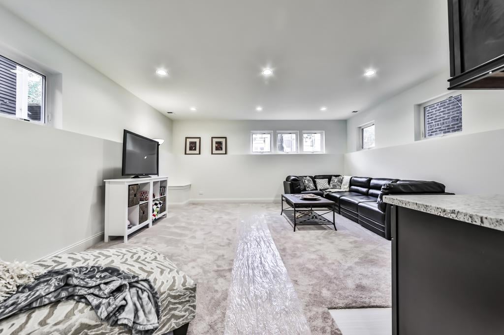 3305 W Eastwood Avenue