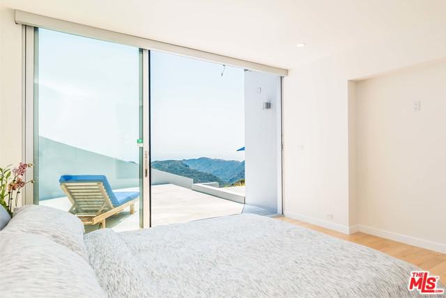 940 Latigo Canyon