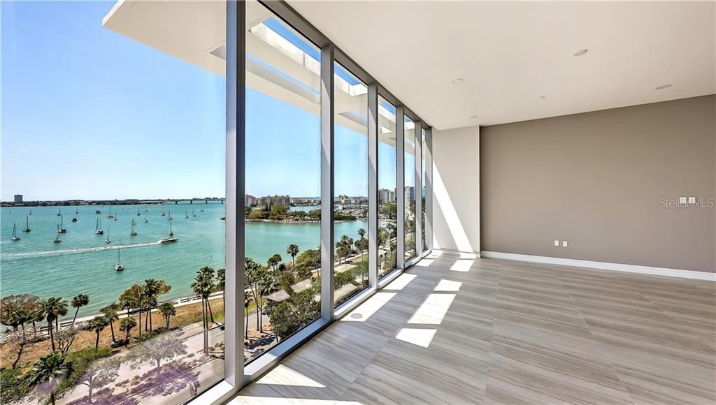 EPOCH / 605 S GULFSTREAM AVE #8 S